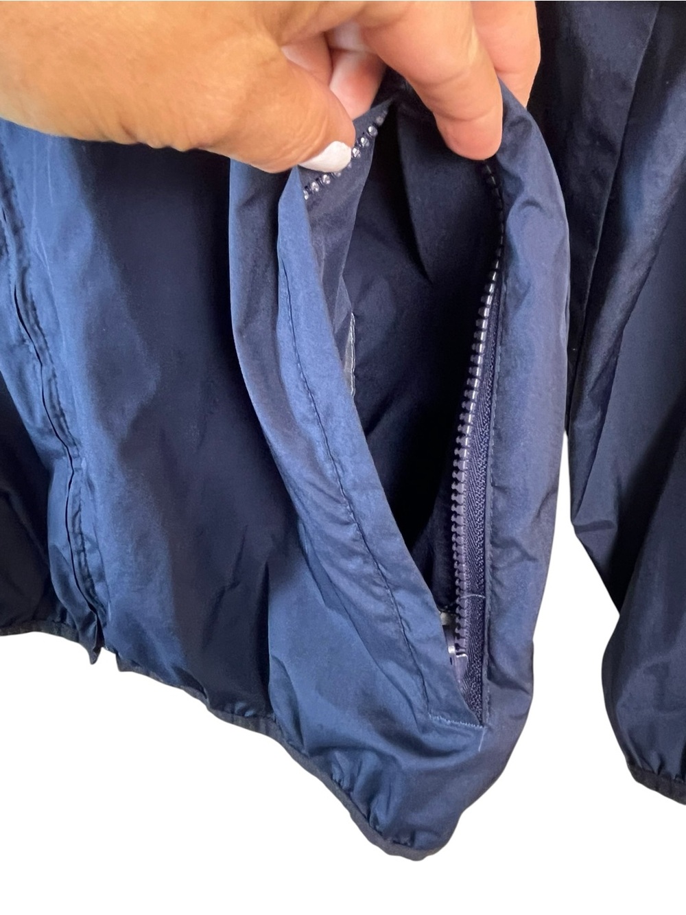 IZOD Men's Navy Windbreaker Jacket - Lightweight Water-Resistant size M. (C032) - Picture 4 of 10